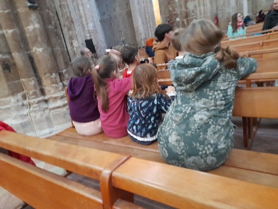 Divine Liturgie dans la Basilique en réfection